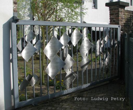Gittertor zum Innenhof von Will Brll