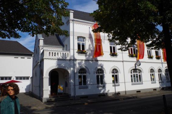 Saniertes Rathaus in Büderich (Dorfstraße)