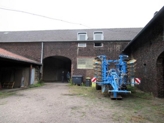 landwirtschaftliche Geräte auf dem Hof