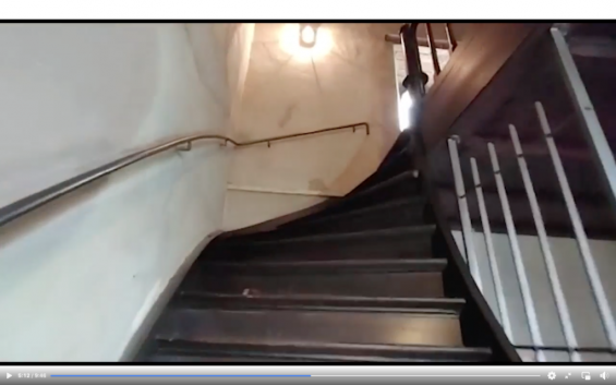 Treppenaufgang (Screenshot aus dem Video)